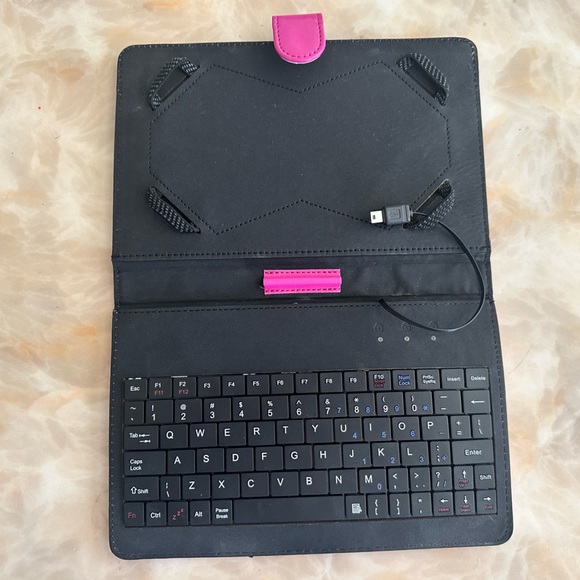 Hot Pink Keyboard w/ USB - Picture 5 of 5